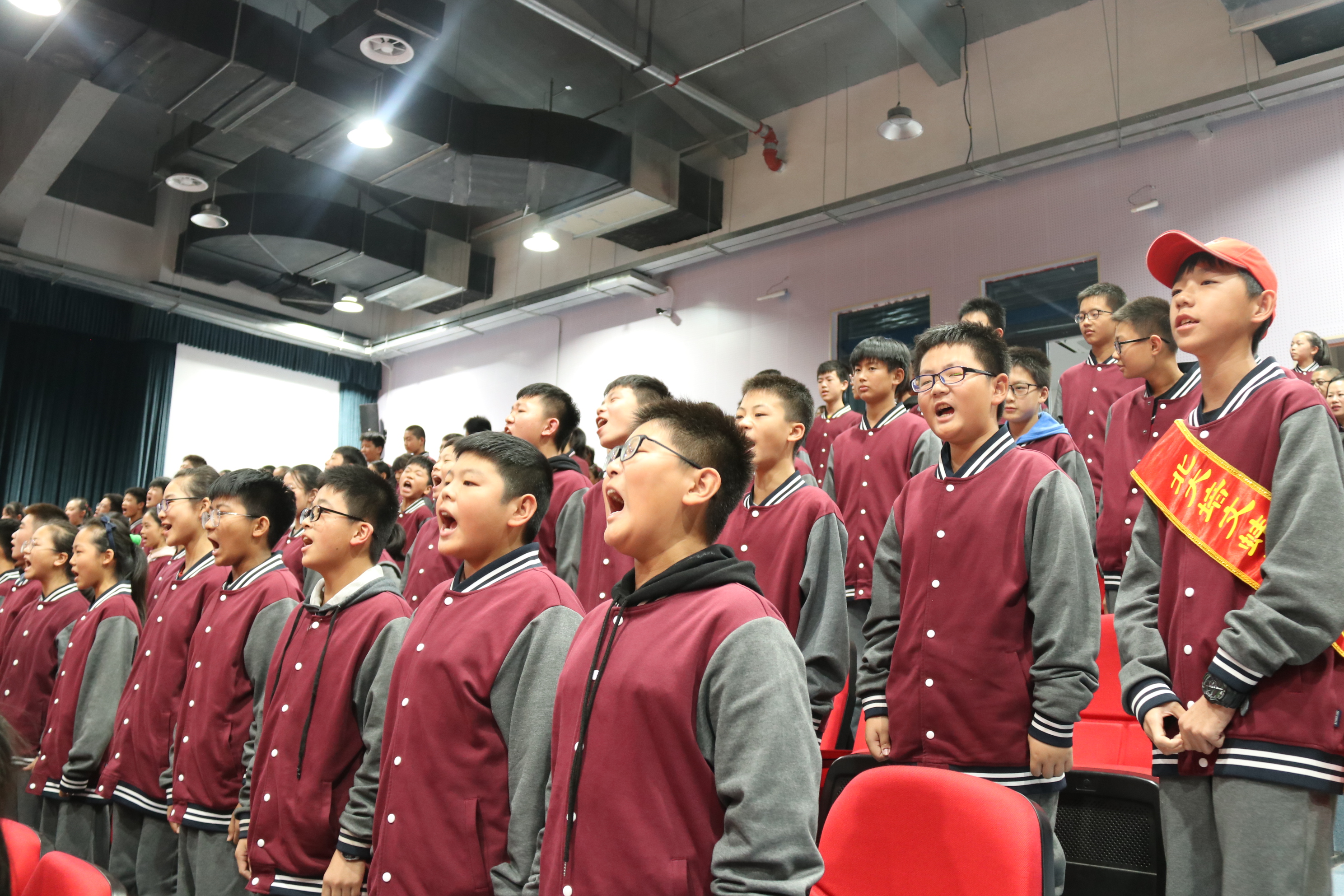 家長與學校向規范要質量，榮譽與誓言共守護伴成長丨北大培文蚌埠實驗學校舉行七年級家長會暨月考表彰大會