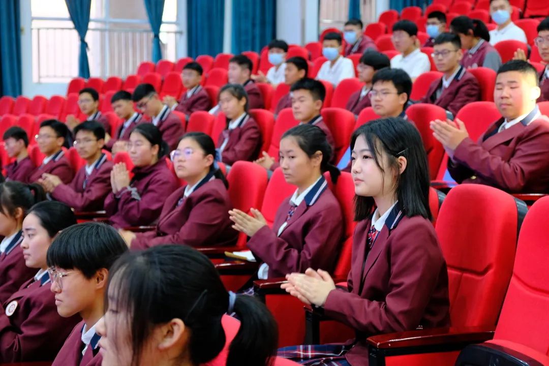 你好，新團員！北大培文蚌埠實驗學校2022年集中示范入團儀式暨十四歲集體生日活動