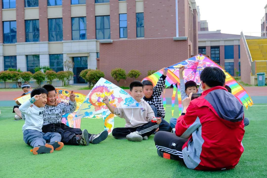 七彩童年，放飛夢想 | 蚌埠博雅培文一年級親子風箏節